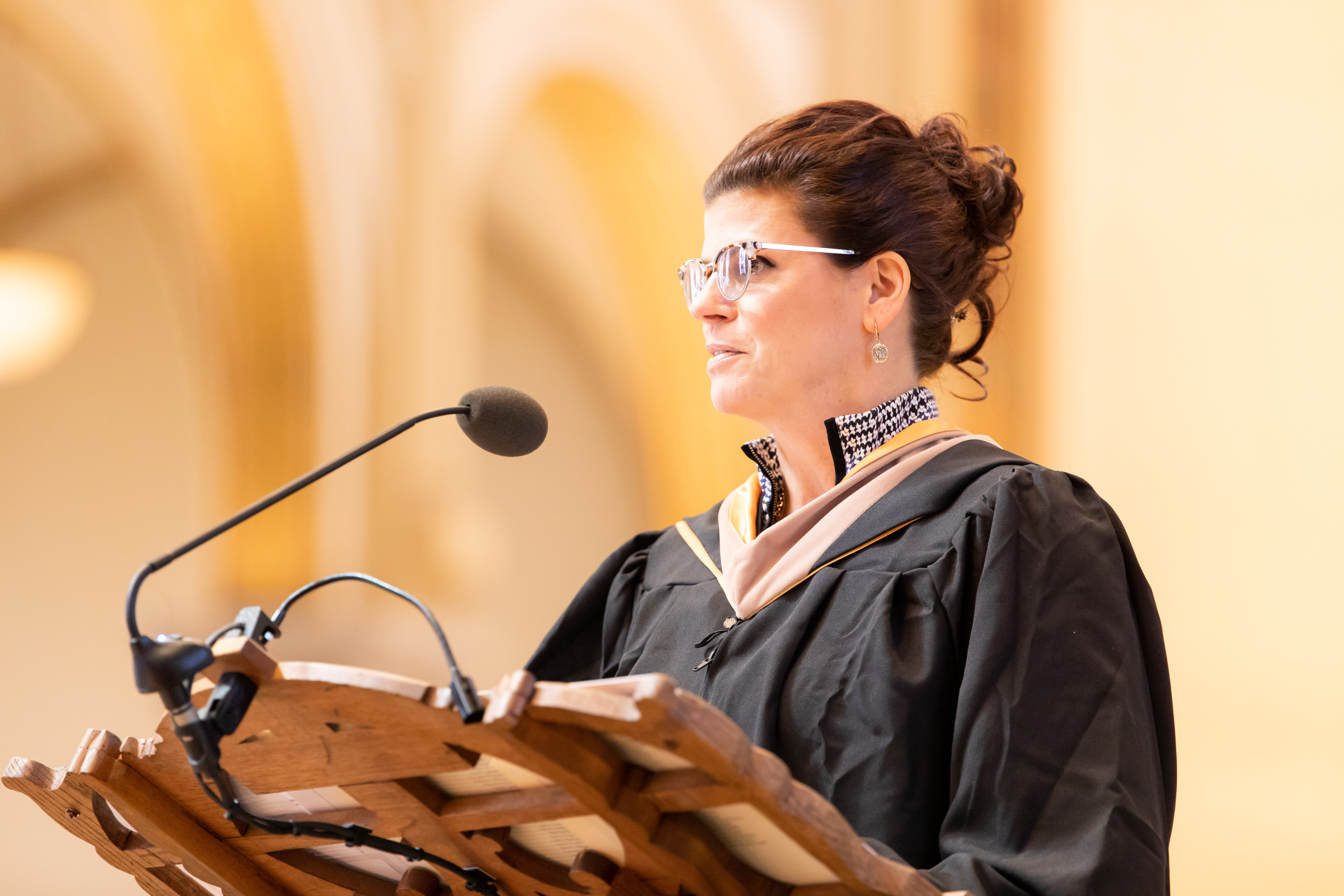 Amanda Cecconi, C'87, Delivers Honors Convocation Address